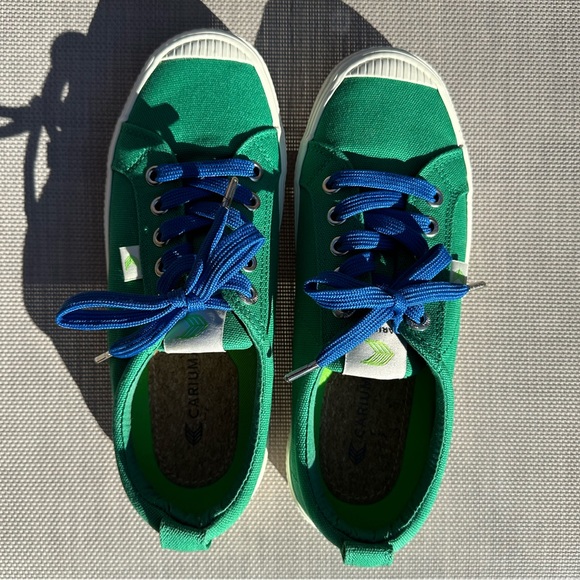 Cariuma green canvas sneakers in a size 6. Added blue laces. Great condition! - Picture 2 of 9